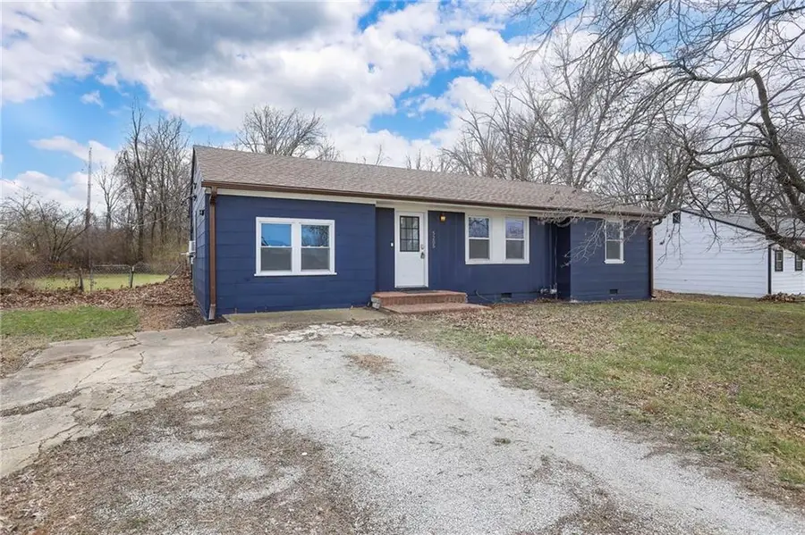 5205 Longview Road, Kansas City, MO 64137 - #2
