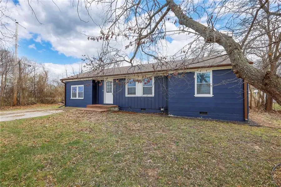 5205 Longview Road, Kansas City, MO 64137 - #3