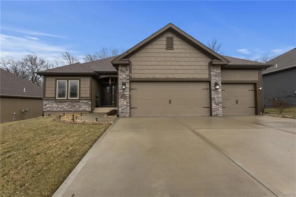 303 NE 102nd Street, Kansas City, MO 64155 - #1