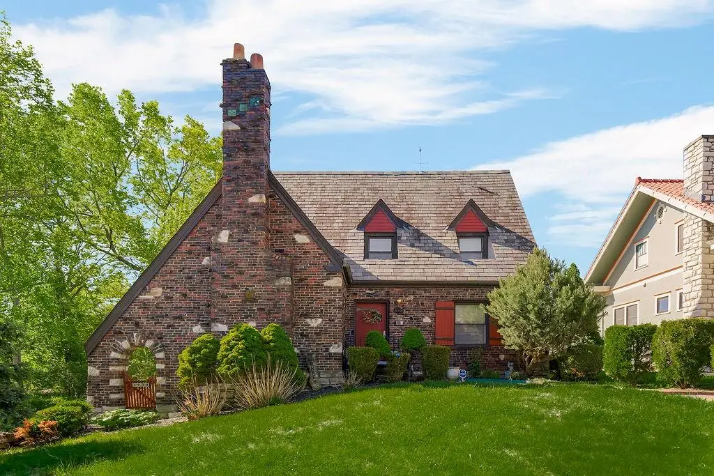 3921 Sunrise Drive, Kansas City, MO 64123 - #1