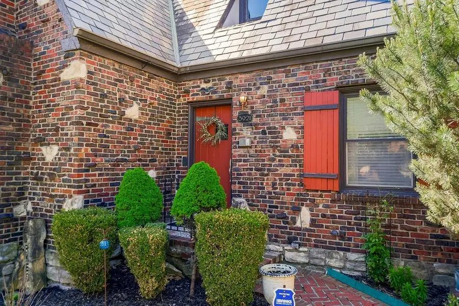 3921 Sunrise Drive, Kansas City, MO 64123 - #2