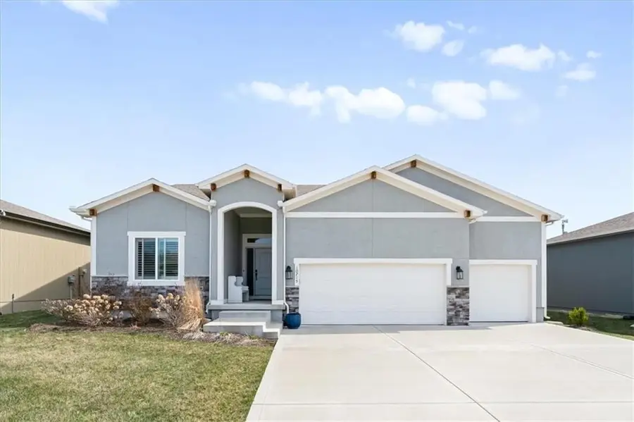 10715 N Fisk Avenue, Kansas City, MO 64154 - #2