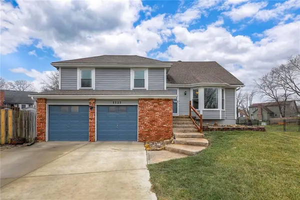 1121 S Stagecoach Place, Olathe, KS 66062
