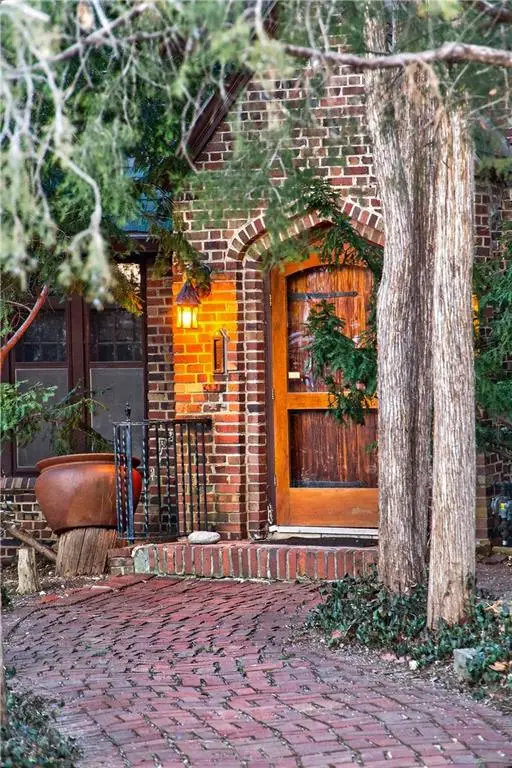 4929 Pennsylvania Street, Kansas City, MO 64112 - #3