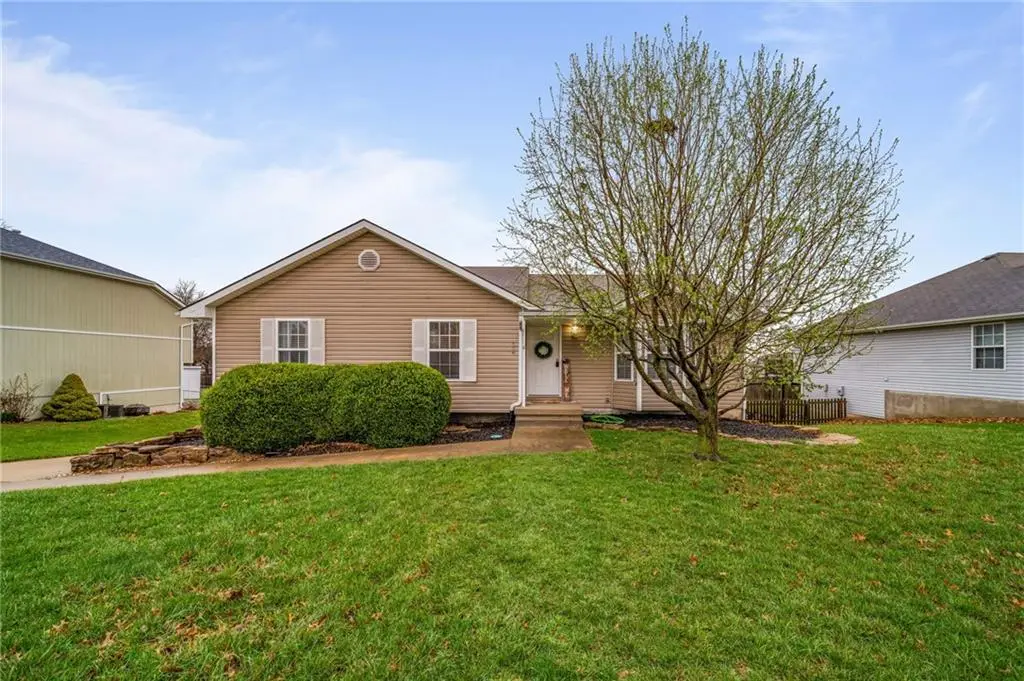 508 S Crews Avenue, Odessa, MO 64076 - #1