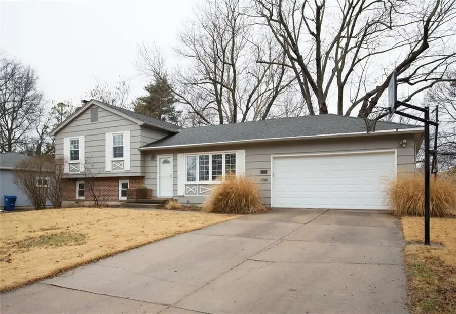 9706 Hayes Drive, Overland Park, KS 66212 - #2