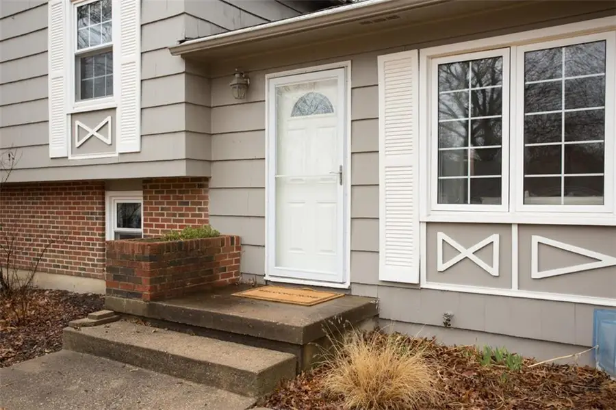 9706 Hayes Drive, Overland Park, KS 66212 - #3