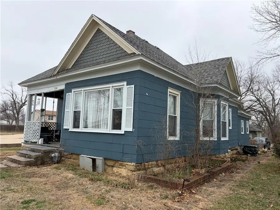 724 N 10th Street, Independence, KS 67301 - #3