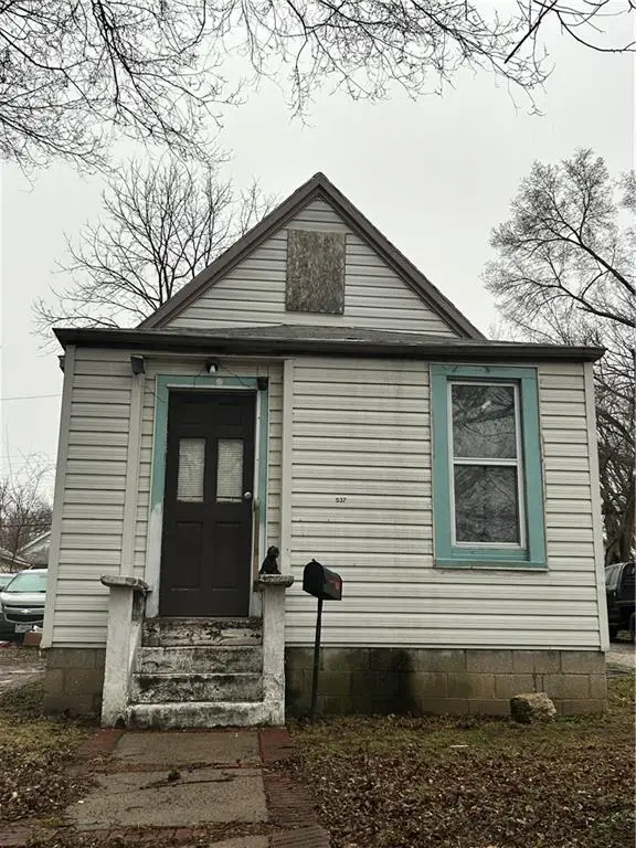537 S Cedar Avenue, Independence, MO 64053 - #1