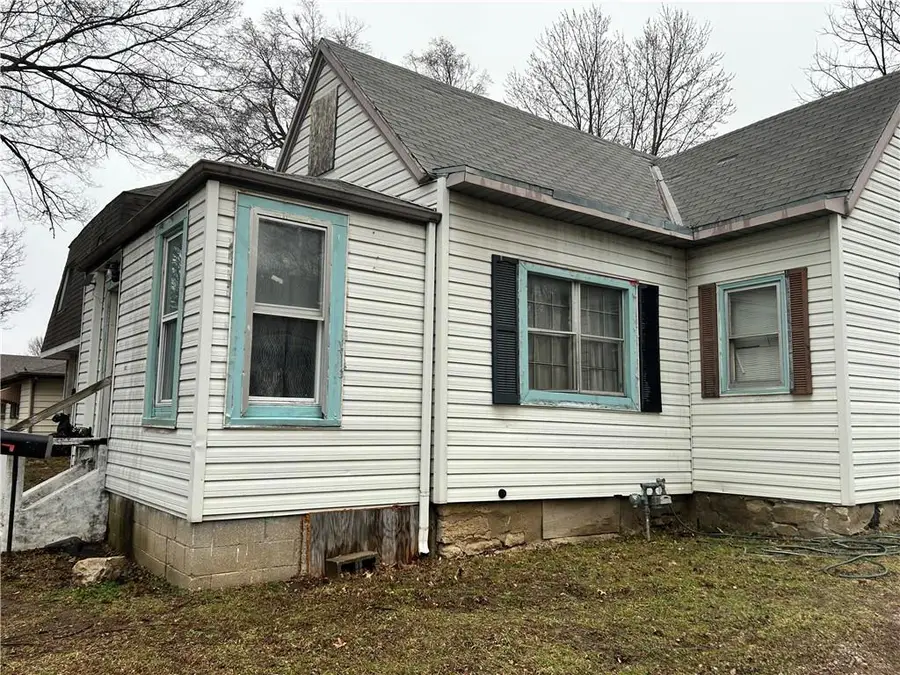 537 S Cedar Avenue, Independence, MO 64053 - #2