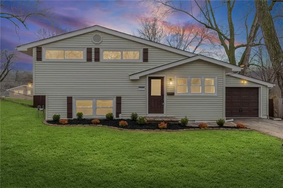 3507 Ruysser Road, Kansas City, MO 64137 - #2