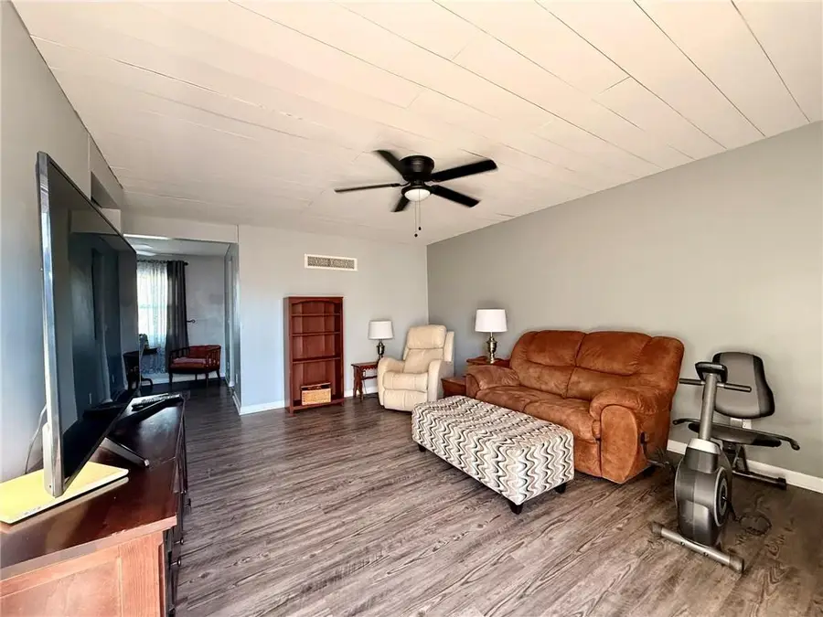 5821 N Colorado Avenue, Kansas City, MO 64119 - #3