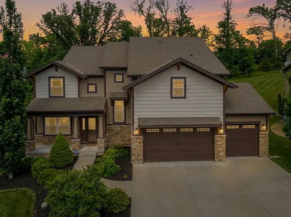 9726 Apple Blossom Lane, Parkville, MO 64152