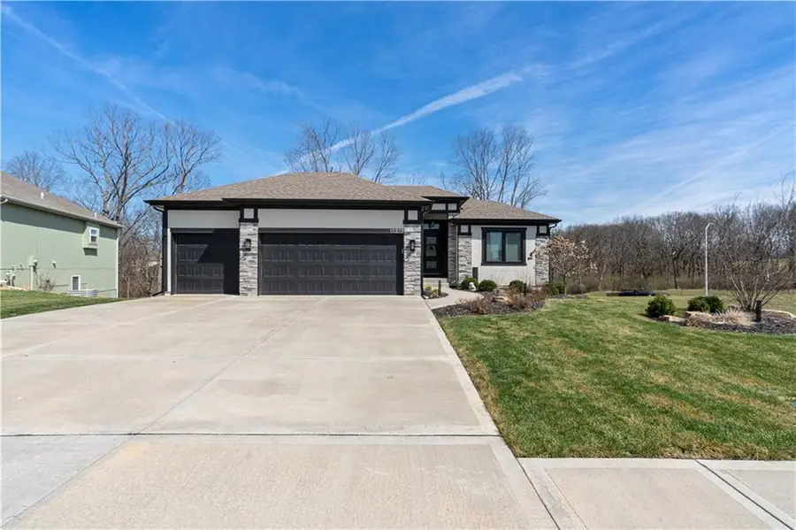 12213 N Virginia Avenue, Kansas City, MO 64165 - #2