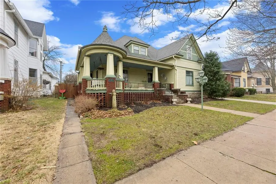 107 E Peoria Street, Paola, KS 66071 - #2