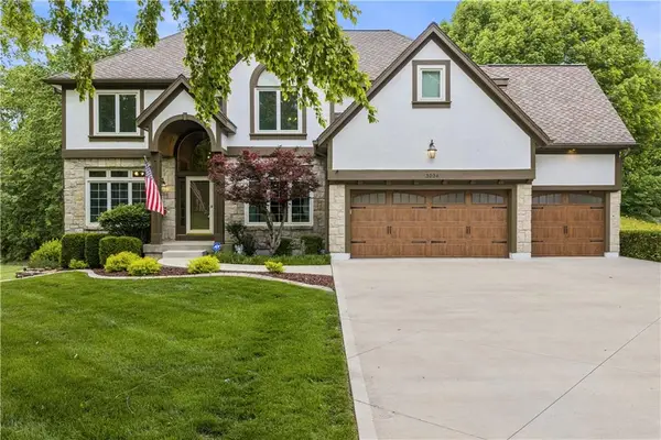 3036 SW Pergola View, Lee's Summit, MO 64081