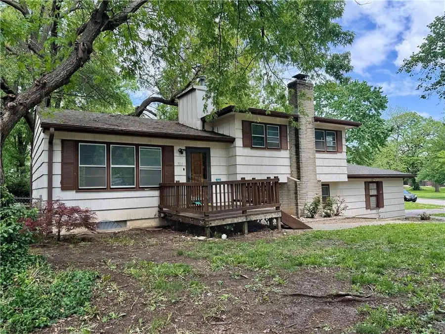 7311 Stearns Street, Shawnee, KS 66203 - #3