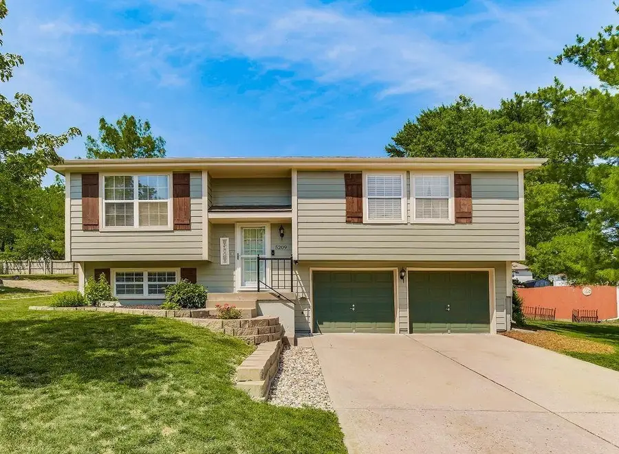 5209 NW Pennington Lane, Blue Springs, MO 64015 - #2