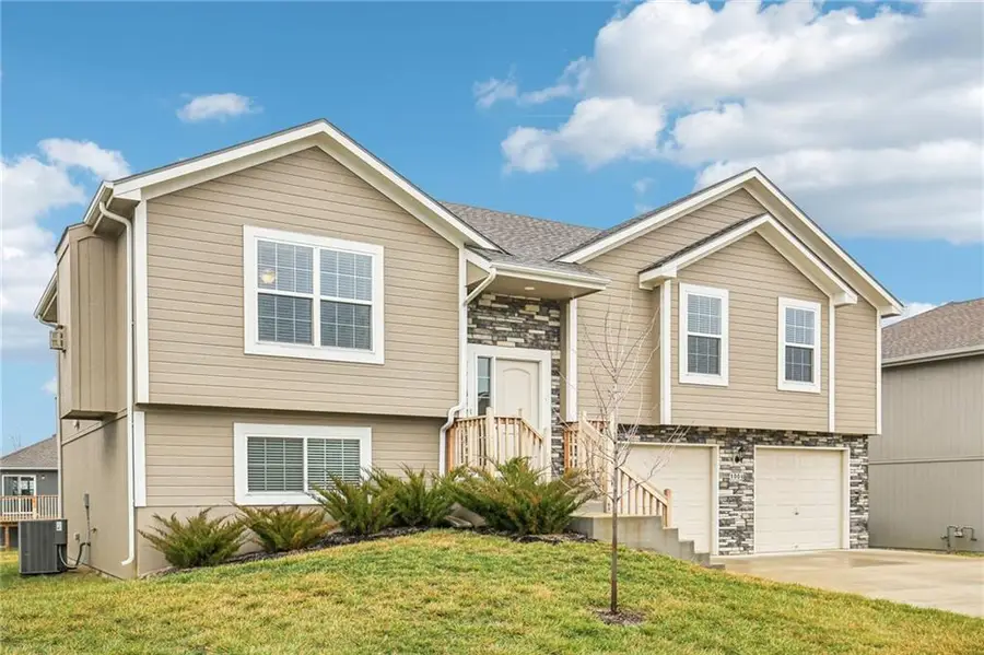 1004 NW High View Drive, Grain Valley, MO 64029 - #3