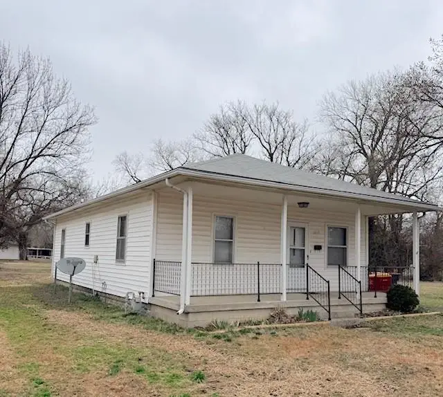 1017 E 14th Street, Pittsburg, KS 66762 - #2