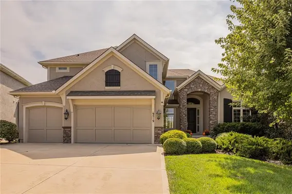 9519 W 151st Terrace, Overland Park, KS 66221