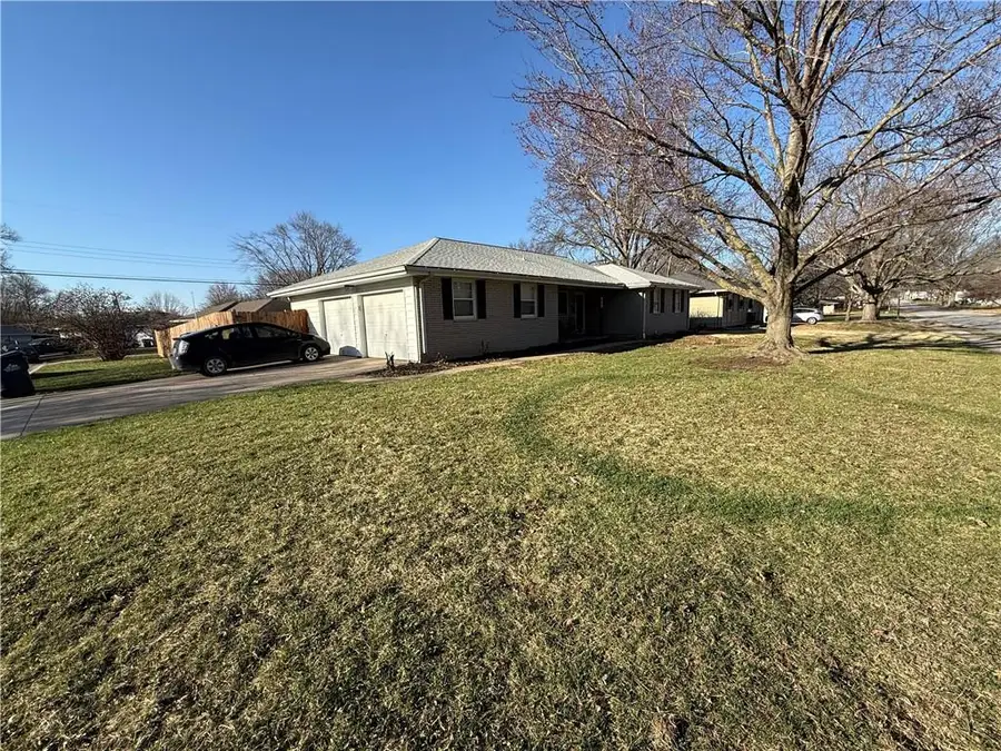 300 W Walnut Street, Blue Springs, MO 64014 - #2