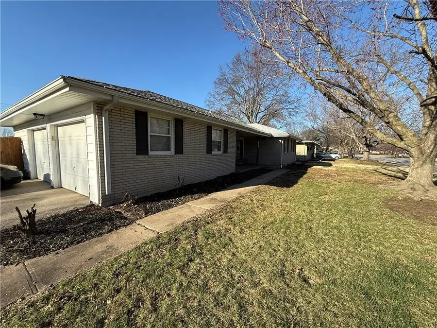 300 W Walnut Street, Blue Springs, MO 64014 - #3