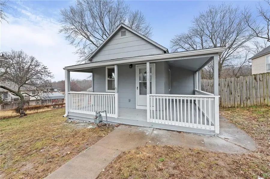 1209 Kingman Street, Leavenworth, KS 66048 - #2