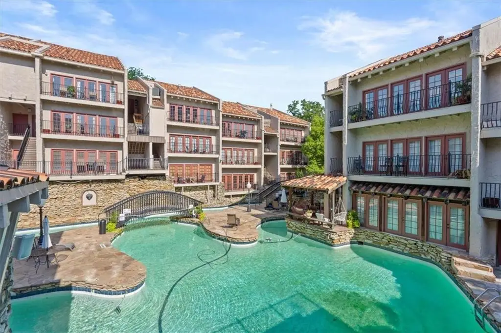 1111 W 46th Street #12, Kansas City, MO 64112 - #1