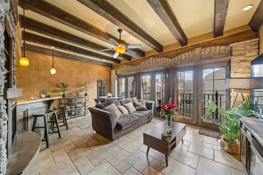 1111 W 46th Street #12, Kansas City, MO 64112 - #2