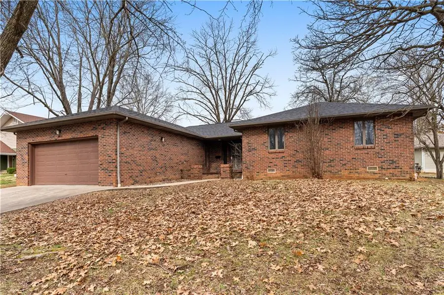 802 S Timberbrook Drive, Nevada, MO 64772 - #2