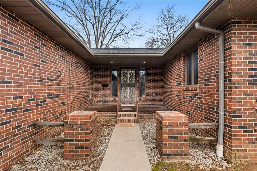 802 S Timberbrook Drive, Nevada, MO 64772 - #3