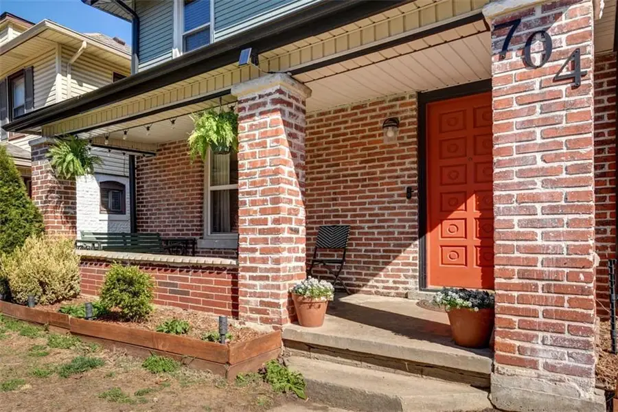 704 E 27th Terrace, Kansas City, MO 64109 - #2