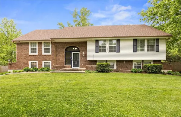 600 NE Sunny Creek Lane, Blue Springs, MO 64014