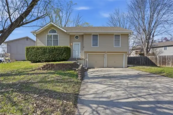 8 NW 102nd Street, Kansas City, MO 64155