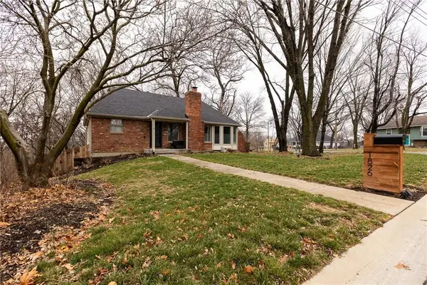 1826 NW Woodland Road, Riverside, MO 64150