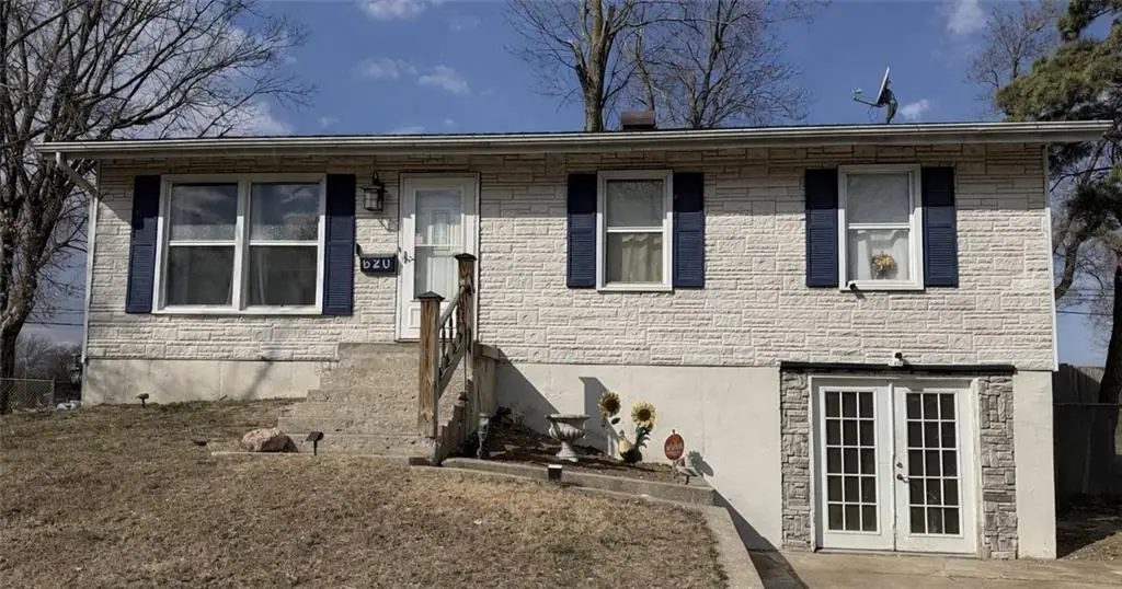 620 Village Drive, Lees Summit, MO 64063 - #1