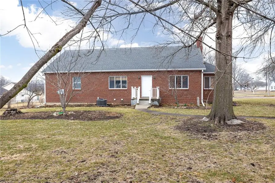 1402 Maple Street, Chillicothe, MO 64601 - #2