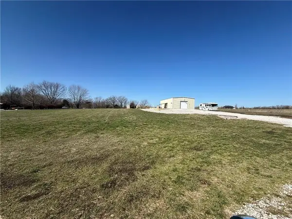 000 Somerset Road, Paola, KS 66071