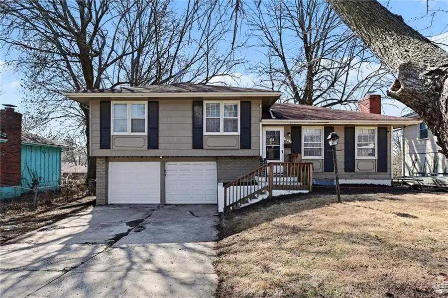 7921 E 118th Terrace, Kansas City, MO 64134 - #2