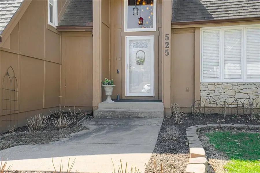 525 E 129th Terrace, Kansas City, MO 64145 - #2