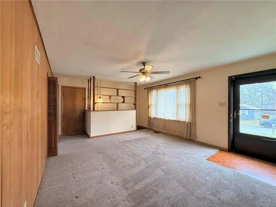 207 N 18th Street, Leavenworth, KS 66048 - #3