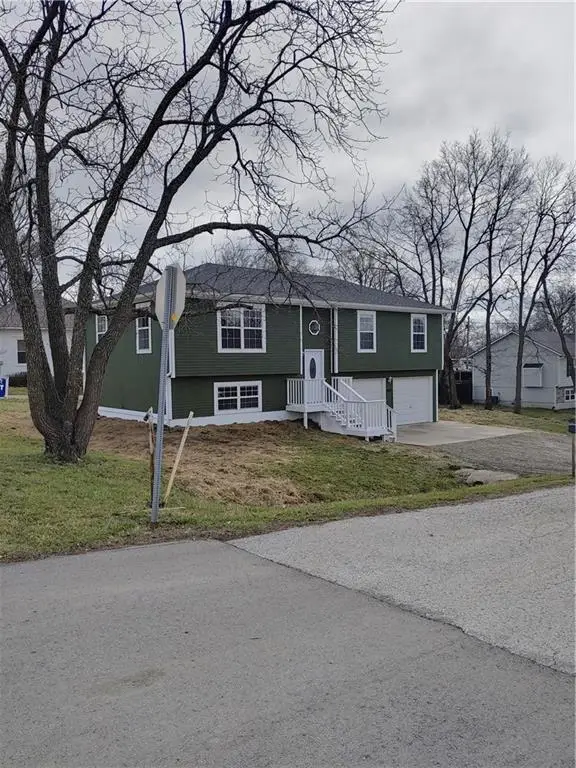 500 S Summit Street, McLouth, KS 66054 - #3