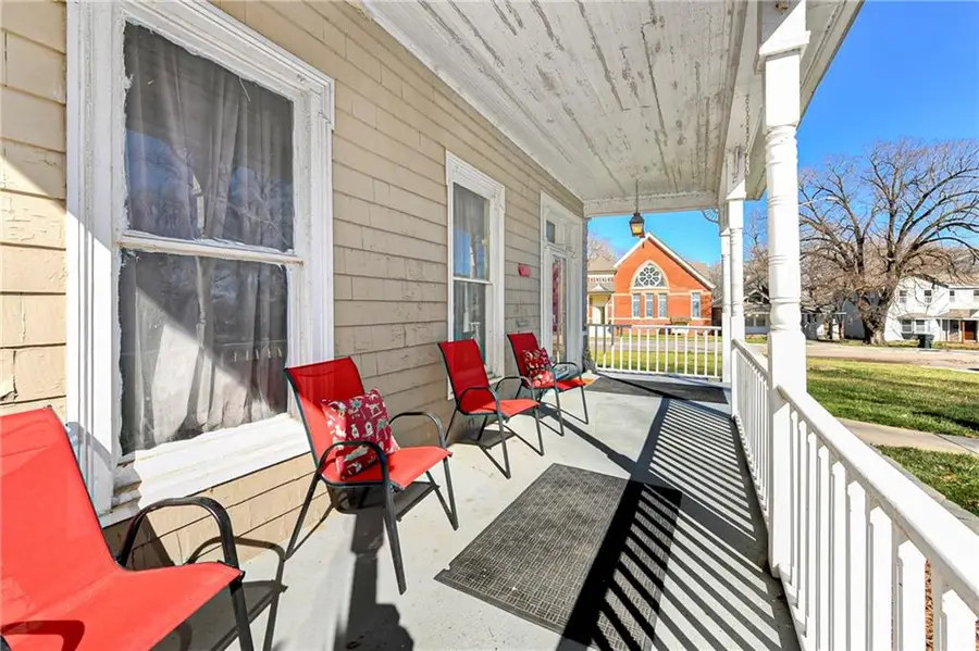 904 3rd Avenue, Leavenworth, KS 66048 - #3