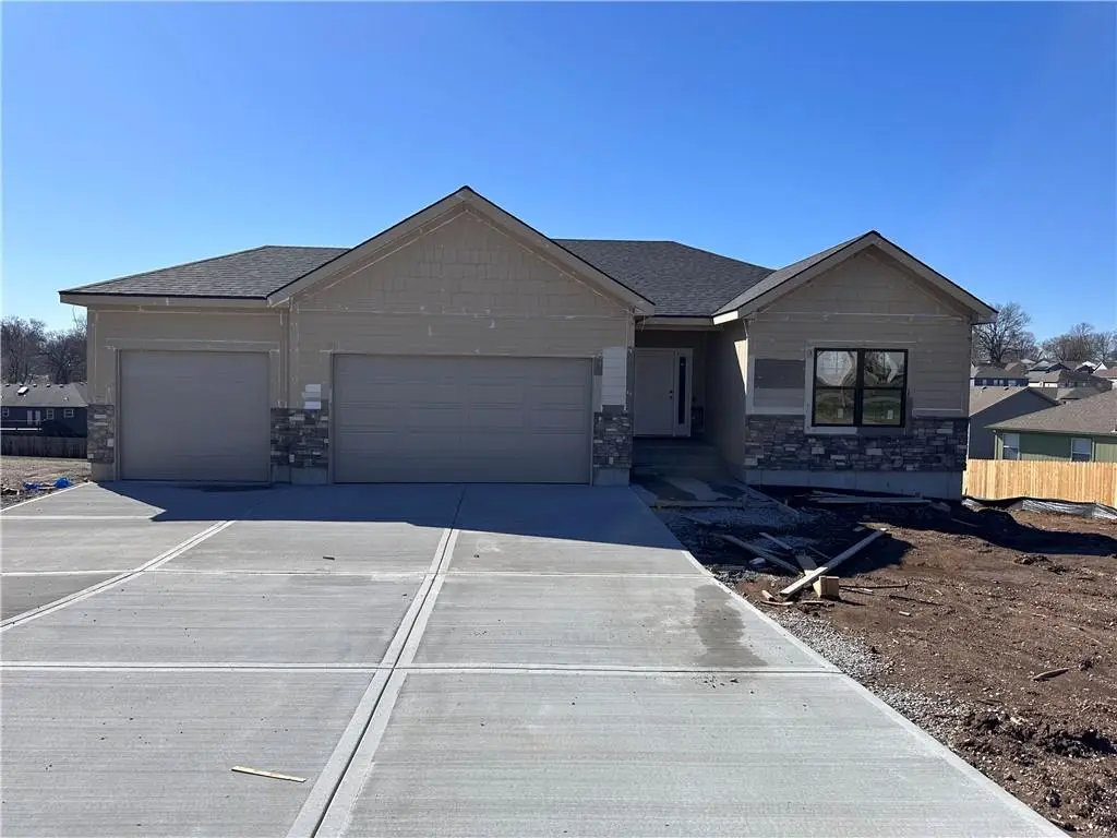 18699 E Bundschu Road, Independence, MO 64056 - #1