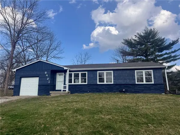 8921 N Charlotte Street, Kansas City, MO 64155