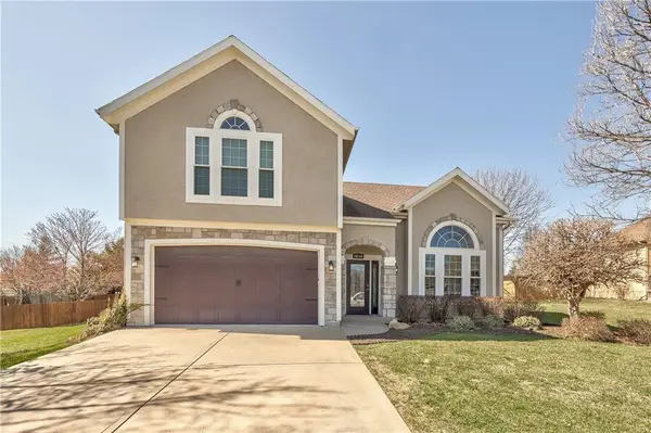 10666 S Emerald Street, Olathe, KS 66061