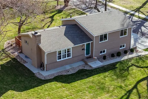 13621 W 90th Place, Lenexa, KS 66206