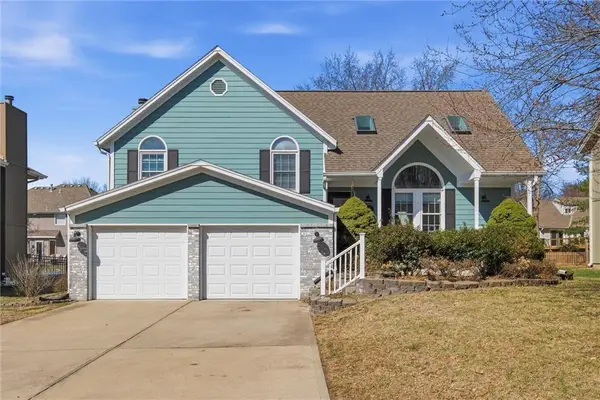 4070 SW Camelot Drive, Lee's Summit, MO 64082