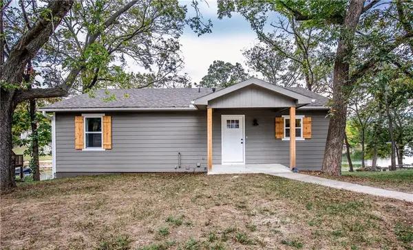 337 W Sugar Lake Drive, Mound City, KS 66056